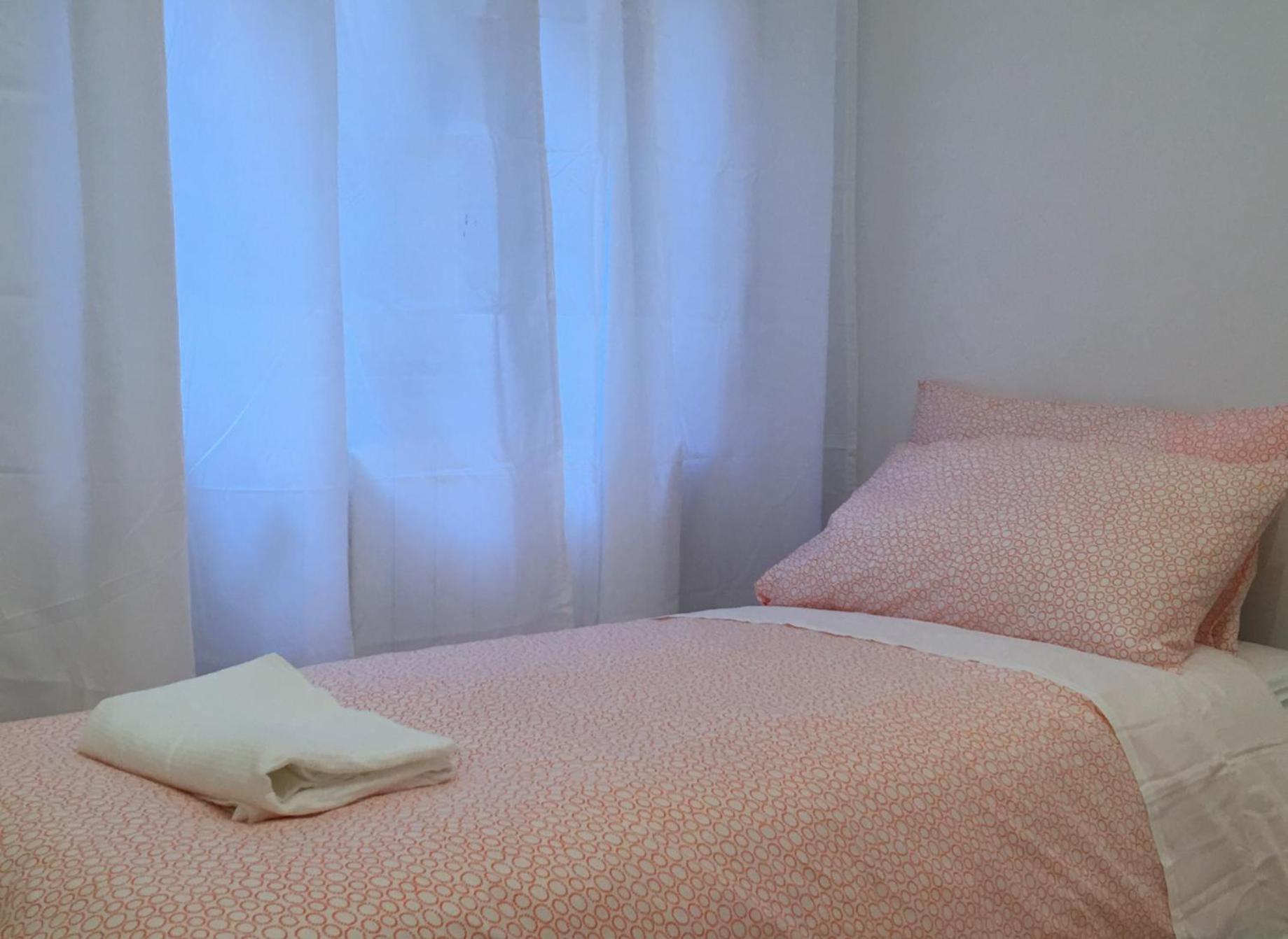 Modern With Balcony And Free Parking Close To The Metro Milan